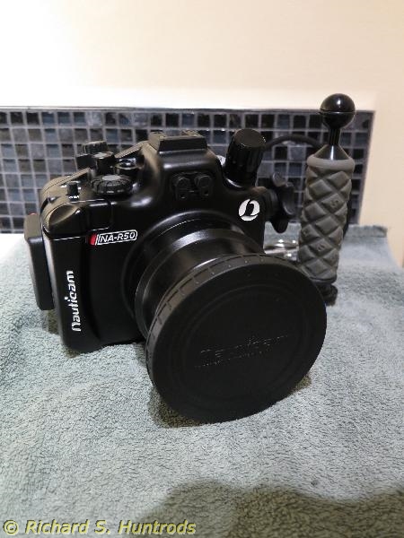 Compact Canon R50 Nauticam housing